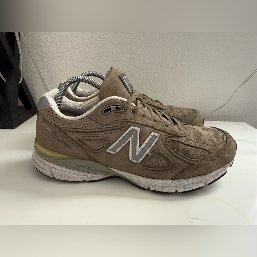 New Balance 990 mv4  men size 9 Olive Sneakers with White Accents - Picture 2 of 8